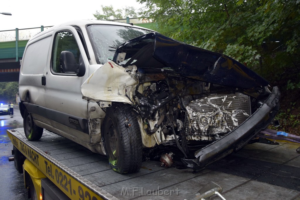 VU Frontal Koeln Hoehenhaus Berlinerstr vor Leuchterstr P62.JPG - Miklos Laubert